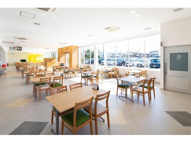 ヤリス X 純正8インチディスプレイ バックカメラ セーフティセンス 禁煙車 クリアランスソナー ETC オートハイビーム 車線逸脱警報 オートライト Bluetooth スマートキー(78枚目)