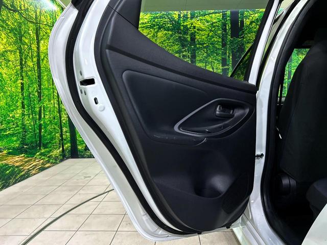ヤリス ハイブリッドＸ　純正８型ディスプレイ　セーフティセンス　レーダークルーズ　バックカメラ　１００Ｖ電源　ＥＴＣ　クリアランスソナー　オートハイビーム　オートライト　オートエアコン　Ｂｌｕｅｔｏｏｔｈ　フルセグ（35枚目）