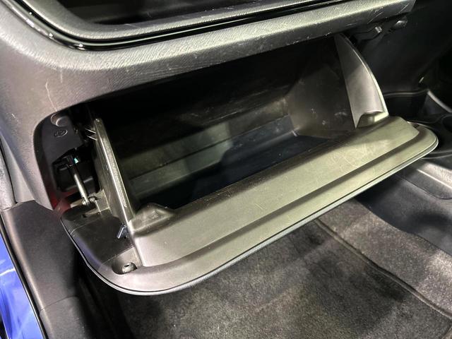 アクア Gブラックソフトレザーセレクション アルパイン8インチナビ バックカメラ プリクラッシュセーフティ クルーズコントロール 禁煙車 シートヒーター ETC オートライト オートエアコン Bluetooth DVD再生 フルセグ(56枚目)