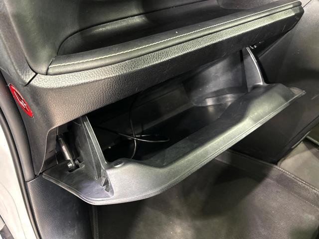 エスクァイア Gi ナビゲーション 後席モニター 両側電動スライドドア バックカメラ 禁煙車 LEDヘッド ETC クルーズコントロール オートハイビーム オートライト 踏み間違い防止付きクリアランスソナー 7人乗り(38枚目)