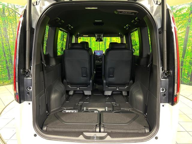 ステップワゴン スパーダ　登録済未使用車　純正１１．４インチナビ　ホンダセンシング　アダプティブクルーズ　両側電動スライドドア　バックカメラ　ブラインドスポットモニター　電動リアゲート　シートヒーター　オットマン　７人乗り（11枚目）