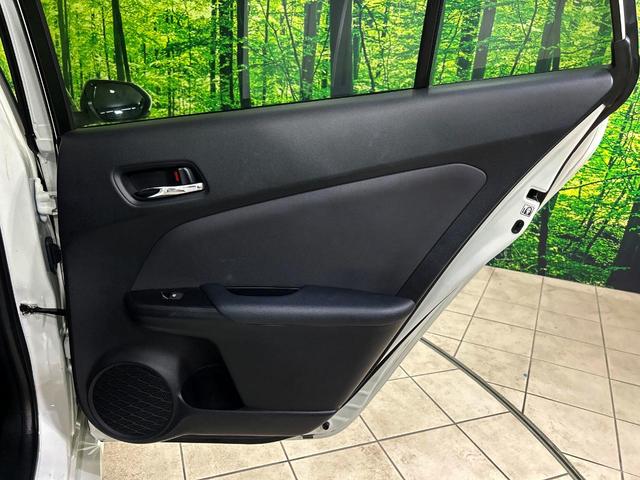 プリウス Ｓ　純正ナビ　バックカメラ　セーフティセンス　レーダークルーズ　禁煙車　ＬＥＤヘッド　ＥＴＣ　オートハイビーム　オートライト　スマートキー　アイドリングストップ　プライバシーガラス（39枚目）