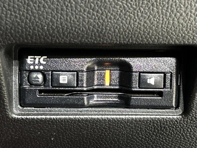 スイフトスポーツ ベースグレード　ＭＴ車　ターボ　８インチナビ　バックカメラ　禁煙車　シートヒーター　ドラレコ　スマートキー　ＬＥＤヘッド　ＥＴＣ　クルーズコントロール　純正１７インチアルミ　オートライト　オートエアコン（5枚目）