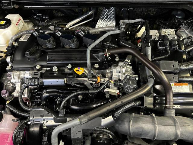 ヤリスクロス ハイブリッドＺ　純正８型ディスプレイオーディオ　バックカメラ　セーフティセンス　レーダークルーズ　禁煙車　ハーフレザーシート　パワーシート　コーナーセンサー　ＬＥＤヘッド　ＥＴＣ　純正１８インチアルミ（18枚目）