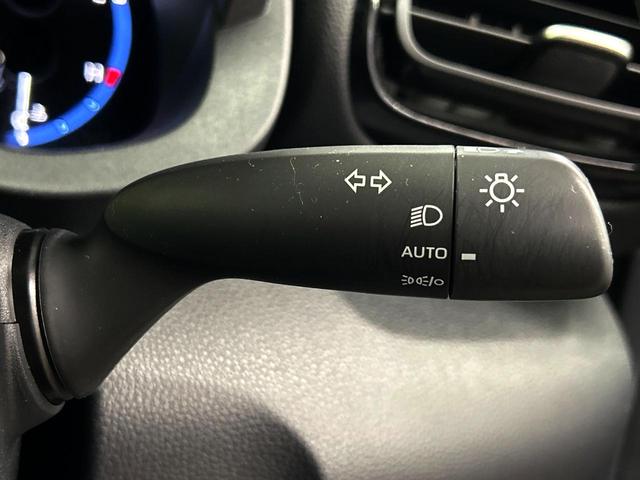 ヤリスクロス ハイブリッドＺ　純正８型ディスプレイオーディオ　バックカメラ　セーフティセンス　レーダークルーズ　禁煙車　ハーフレザーシート　パワーシート　コーナーセンサー　ＬＥＤヘッド　ＥＴＣ　純正１８インチアルミ（30枚目）