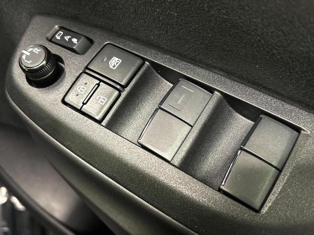 ヤリスクロス ハイブリッドＺ　純正８型ディスプレイオーディオ　バックカメラ　セーフティセンス　レーダークルーズ　禁煙車　ハーフレザーシート　パワーシート　コーナーセンサー　ＬＥＤヘッド　ＥＴＣ　純正１８インチアルミ（35枚目）