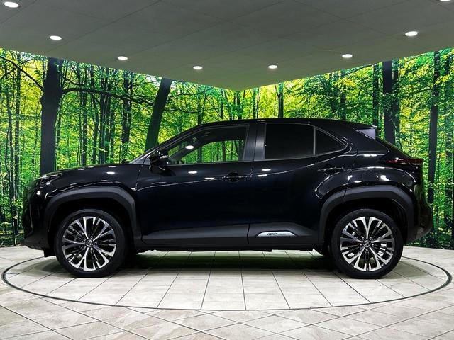 ヤリスクロス ハイブリッドＺ　純正８型ディスプレイオーディオ　バックカメラ　セーフティセンス　レーダークルーズ　禁煙車　ハーフレザーシート　パワーシート　コーナーセンサー　ＬＥＤヘッド　ＥＴＣ　純正１８インチアルミ（42枚目）