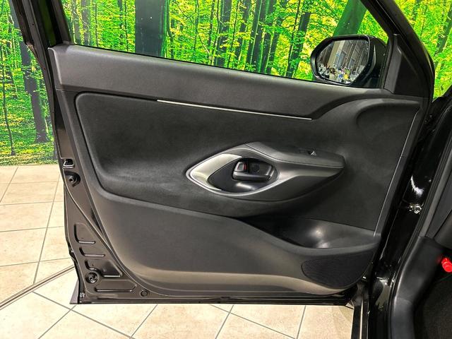 ヤリスクロス ハイブリッドＺ　純正８型ディスプレイオーディオ　バックカメラ　セーフティセンス　レーダークルーズ　禁煙車　ハーフレザーシート　パワーシート　コーナーセンサー　ＬＥＤヘッド　ＥＴＣ　純正１８インチアルミ（52枚目）