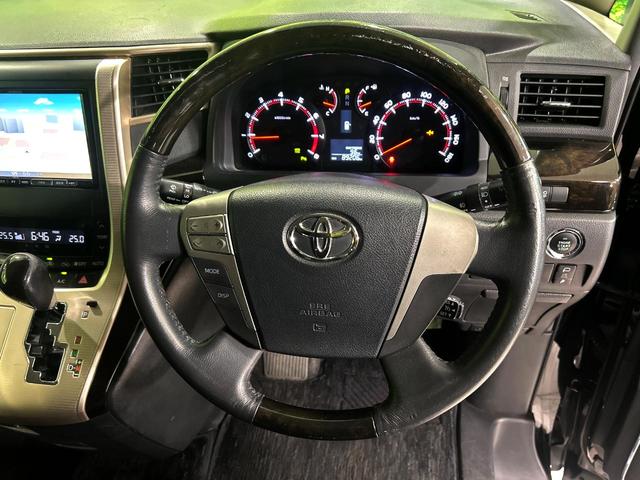 ヴェルファイア ２．４Ｚ　ゴールデンアイズ　アルパインナビ　後席モニター　両側電動スライドドア　バックカメラ　クルーズコントロール　禁煙車　電動リアゲート　ハーフレザーシート　ＨＩＤヘッド　ＥＴＣ　スマートキー（12枚目）