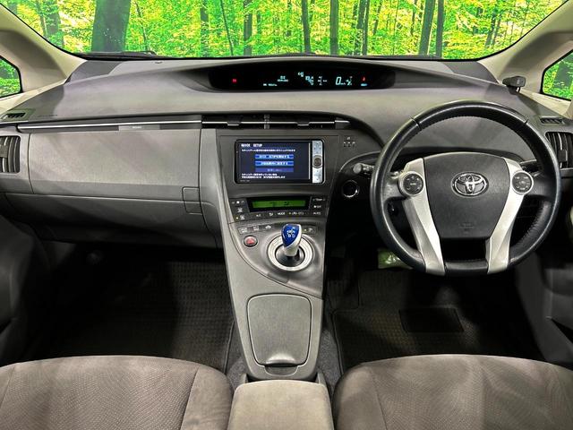 プリウス Ｓツーリングセレクション　純正ＳＤナビ　バックカメラ　禁煙車　コーナーセンサー　スマートキー　ＨＩＤヘッド　ビルトインＥＴＣ　純正１７インチアルミ　オートライト　オートエアコン　Ｂｌｕｅｔｏｏｔｈ　ＣＤ　ＤＶＤ再生　地デジ（2枚目）
