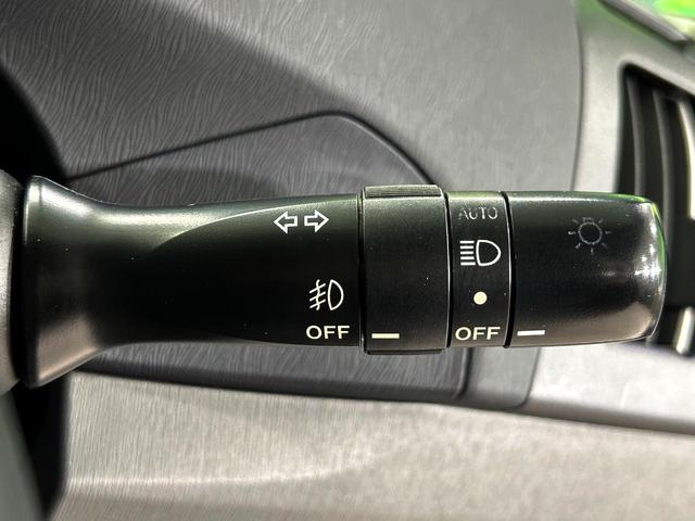 プリウス Ｓツーリングセレクション　純正ＳＤナビ　バックカメラ　禁煙車　コーナーセンサー　スマートキー　ＨＩＤヘッド　ビルトインＥＴＣ　純正１７インチアルミ　オートライト　オートエアコン　Ｂｌｕｅｔｏｏｔｈ　ＣＤ　ＤＶＤ再生　地デジ（29枚目）