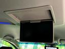 【フリップダウンモニター】大画面モニターで後席でもエンタメをお楽しみいただけます。小さなお子様にも大人気の装備です♪