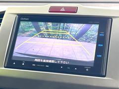 【バックカメラ】駐車時に後方がリアルタイム映像で確認できます。大型商業施設や立体駐車場での駐車時や、夜間のバック時に大活躍！運転スキルに関わらず、今や必須となった装備のひとつです！ 5