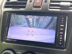 【バックカメラ】駐車時に後方がリアルタイム映像で確認できます。大型商業施設や立体駐車場での駐車時や、夜間のバック時に大活躍！運転スキルに関わらず、今や必須となった装備のひとつです！ 5