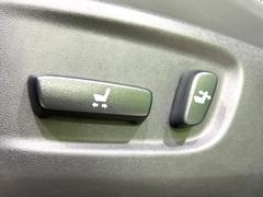 【パワーシート】スイッチ一つで簡単にシートの微調整が可能！電動だから力もいりません！快適なシートポジションにセットして、快適なドライブをお楽しみください。 6