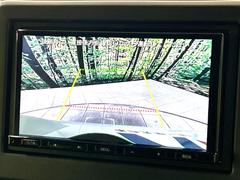 【バックカメラ】駐車時に後方がリアルタイム映像で確認できます。大型商業施設や立体駐車場での駐車時や、夜間のバック時に大活躍！運転スキルに関わらず、今や必須となった装備のひとつです！ 5