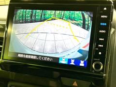 【バックカメラ】駐車時に後方がリアルタイム映像で確認できます。大型商業施設や立体駐車場での駐車時や、夜間のバック時に大活躍！運転スキルに関わらず、今や必須となった装備のひとつです！ 5