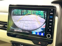 【バックカメラ】駐車時に後方がリアルタイム映像で確認できます。大型商業施設や立体駐車場での駐車時や、夜間のバック時に大活躍！運転スキルに関わらず、今や必須となった装備のひとつです！ 6