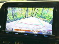 【バックカメラ】駐車時に後方がリアルタイム映像で確認できます。大型商業施設や立体駐車場での駐車時や、夜間のバック時に大活躍！運転スキルに関わらず、今や必須となった装備のひとつです！ 4