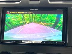 【バックカメラ】駐車時に後方がリアルタイム映像で確認できます。大型商業施設や立体駐車場での駐車時や、夜間のバック時に大活躍！運転スキルに関わらず、今や必須となった装備のひとつです！ 5