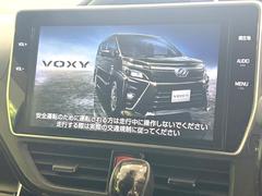 【メーカー純正ナビ】インテリアに溶け込むスタイリッシュな「専用設計」メーカーナビを装備♪視認性や操作性など基本性能にも優れ、より上質なカーライフをお楽しみいただけます。 5