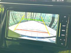【バックカメラ】駐車時に後方がリアルタイム映像で確認できます。大型商業施設や立体駐車場での駐車時や、夜間のバック時に大活躍！運転スキルに関わらず、今や必須となった装備のひとつです！ 5
