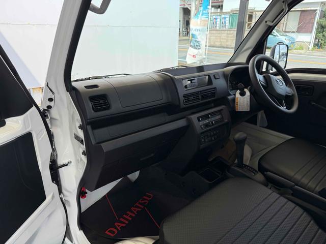 ハイゼットトラック スタンダード　ＳＴＤ　４ＷＤ　ＣＶＴ　衝突被害軽減システム　クリアランスソナー　アイドリングストップ　オートライト　ＡＢＳ　ＥＳＣ　エアコン　パワーステアリング　運転席エアバッグ　記録簿（32枚目）