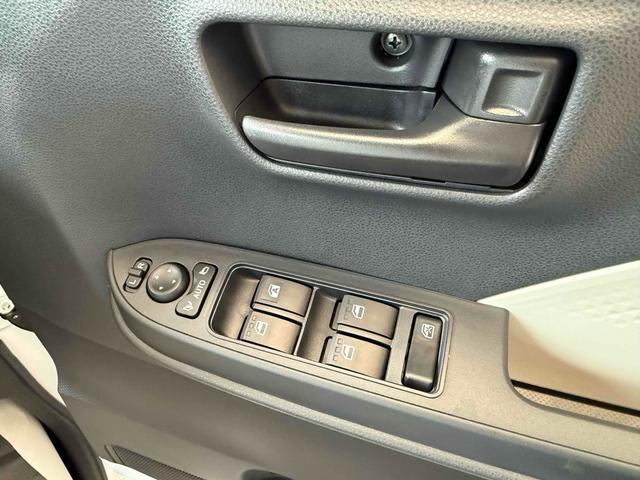 タント Ｘ　バックカメラ　両側スライド・片側電動　クリアランスソナー　衝突被害軽減システム　オートライト　ＬＥＤヘッドランプ　スマートキー　アイドリングストップ　電動格納ミラー　シートヒーター　ベンチシート（9枚目）