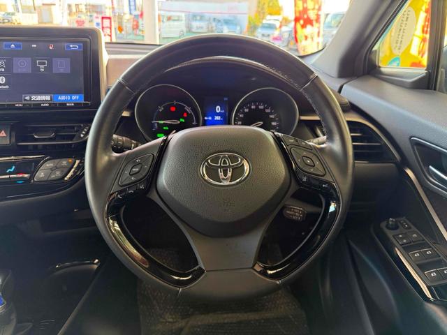 C-HR G ドライブレコーダー バックカメラ クリアランスソナー オートクルーズコントロール レーンアシスト 衝突被害軽減システム エアロ ナビ TV オートマチックハイビーム アルミホイール スマートキー(3枚目)