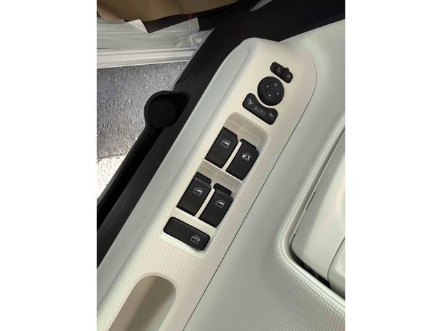 ムーヴキャンバス ストライプスＸ　９インチスマホ連携ディスプレイオーディオ　バックカメラ　両側電動スライドドア　ＴＶ　クリアランスソナー　衝突被害軽減システム　スマートキー　アイドリングストップ　電動格納ミラー　ベンチシート　ＣＶＴ　盗難防止システム　ＡＢＳ　ＥＳＣ　ＵＳＢ（8枚目）