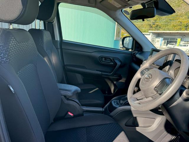 ロッキー Ｌ　ナビＴＶ　バックカメラ　衝突軽減システム　ＥＴＣ　クリアランスソナー　　シートヒーター　オートライト　スマートキー　電動格納ミラー　シートヒーター　新車保証書取説　修復歴無　第三者機関検査済（37枚目）