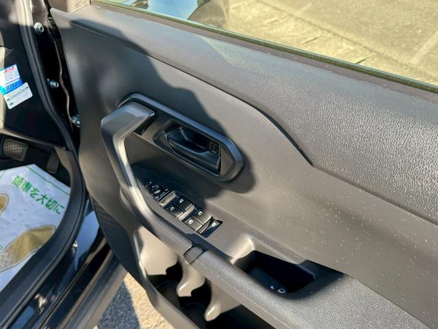 ロッキー Ｌ　ナビＴＶ　バックカメラ　衝突軽減システム　ＥＴＣ　クリアランスソナー　　シートヒーター　オートライト　スマートキー　電動格納ミラー　シートヒーター　新車保証書取説　修復歴無　第三者機関検査済（47枚目）