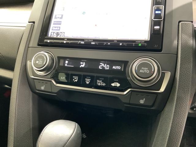 シビック セダン　ＨＳＥＮＳＩＮＧ　最長５年保証　ワンオ－ナ－　サイドエアバッグ　ワンオーナー車　ＤＶＤ視聴可能　横滑り防止装置　地デジＴＶ　リアカメラ　クルーズコントロール　スマキー　前席シートヒーター　ＡＢＳ（12枚目）