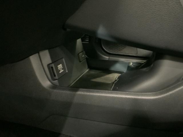 シビック セダン　ＨＳＥＮＳＩＮＧ　最長５年保証　ワンオ－ナ－　サイドエアバッグ　ワンオーナー車　ＤＶＤ視聴可能　横滑り防止装置　地デジＴＶ　リアカメラ　クルーズコントロール　スマキー　前席シートヒーター　ＡＢＳ（26枚目）
