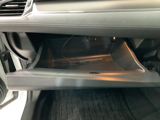 シビック セダン　ＨＳＥＮＳＩＮＧ　最長５年保証　ワンオ－ナ－　サイドエアバッグ　ワンオーナー車　ＤＶＤ視聴可能　横滑り防止装置　地デジＴＶ　リアカメラ　クルーズコントロール　スマキー　前席シートヒーター　ＡＢＳ（27枚目）