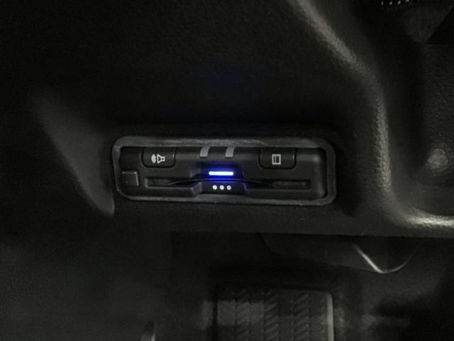 ヴェゼル ｅ：ＨＥＶＸ　Ｈ　ＳＥＮＳＩＮＧ　最長５年保証　ワンオ－ナ－　ナビＶＸＵ－２２５ＶＺｉ　ＴＶ　Ｒカメラ　ＢＴオ－ディオ　ＤＶＤ　ＥＴＣ　ＬＥＤライト　ＶＳＡ　クルコン　スマ－トキ－　盗難防止装置　整備記録簿　ＡＡＣ（13枚目）