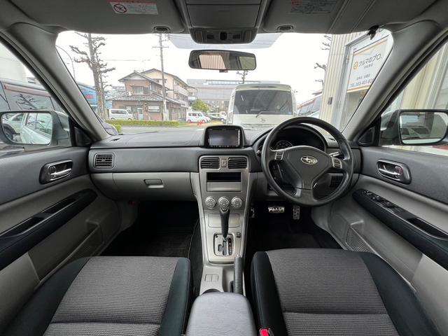 ２．０ＸＴ　走行距離２４４７０ｋｍ　４ＷＤ　サンルーフ　バックカメラ　ＥＴＣ　ナビ　アルミホイール　キーレスエントリー　電動格納ミラー　ＡＴ　エアコン　パワーステアリング　ルーフレール　リアスポイラー(2枚目)