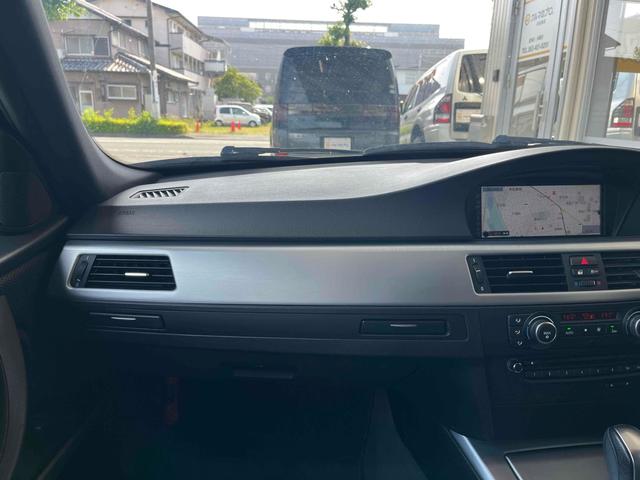 ３シリーズ ３２０ｉツーリング　Ｍスポーツパッケージ　Ｍスポーツ　車検令和９年６月　純正ナビ　バックカメラ　メモリ付きパワーシート　３６０°ドライブレコーダー　ＨＩＤヘッドライト　１７インチＡＷ　左右独立オートエアコン　ミラー型ＥＴＣ　ＭＴモード付ＡＴ（30枚目）