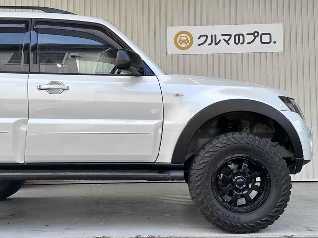 パジェロ ロング　ＧＲ　フロア５速ＭＴ　中期　２インチリフトアップ　ブラックアウト　ＭＫＷ１７インチＡＷ　ルーフレール　Ｒスポイラー　Ｄｏｔｔｙ革調シートカバー　純正ナビフルセグＴＶ　ＨＩＤヘッドライト　ＬＥＤフォグランプ（32枚目）