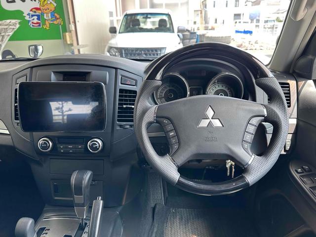 パジェロ ロング　ＺＲ　２インチリフトアップ　ブラックアウト　９インチフローティングナビ　ナローボディ　ＭＣＬＩＭＢ１７インチＡＷ　Ｇｏｏｄｒｉｃｈタイヤ　フルセグＴＶ　ＢＴ音楽　ＥＴＣ　Ｆフォグ　インナーブラック　コンビＨ（34枚目）