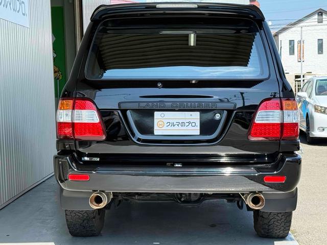 ランドクルーザー１００ ＶＸリミテッド　４ＷＤ　リフトアップ　ブラックアウト　インナーブラックカスタム　ルーフレール　Ｒスポイラー　社外マフラー　サイドステップ　後期型ＨＩＤライト　社外ナビ　フルセグＴＶ　Ｂカメラ　Ｂｌｕｅｔｏｏｔｈ（15枚目）