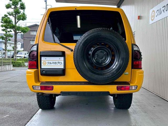 パジェロ ロング　ＺＲ　４ＷＤ　フロア５速ＭＴ　２インチリフトアップ　ブラックアウト　ＡＭＥ　ＣＩＲＣＬＡＲ　Ｃ１０Ｘ－１７インチＡＷ　ＢＦグッドリッチタイヤ　Ｆフォグランプ　インナーブラック　　テールランプカバー　７人乗（36枚目）