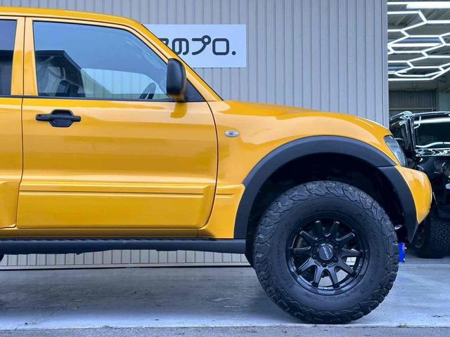 パジェロ ロング　ＺＲ　４ＷＤ　フロア５速ＭＴ　２インチリフトアップ　ブラックアウト　ＡＭＥ　ＣＩＲＣＬＡＲ　Ｃ１０Ｘ－１７インチＡＷ　ＢＦグッドリッチタイヤ　Ｆフォグランプ　インナーブラック　　テールランプカバー　７人乗（46枚目）
