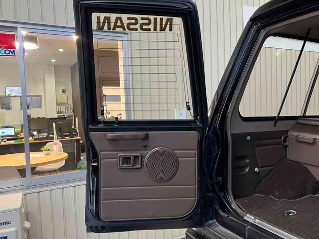 サファリ グランロード　走行６万キロ　ディーゼル　リフトアップ　グリルガード　電動ウインチ　ＧＥＯＬＡＮＤＡＲ　Ｍ／Ｔタイヤ　１５インチアルミホイール　オーバーフェンダー　サイドステップ　ナビ　背面タイヤ　集中ドアロック（18枚目）