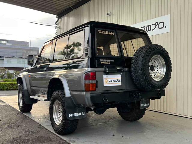 サファリ グランロード　走行６万キロ　ディーゼル　リフトアップ　グリルガード　電動ウインチ　ＧＥＯＬＡＮＤＡＲ　Ｍ／Ｔタイヤ　１５インチアルミホイール　オーバーフェンダー　サイドステップ　ナビ　背面タイヤ　集中ドアロック（31枚目）