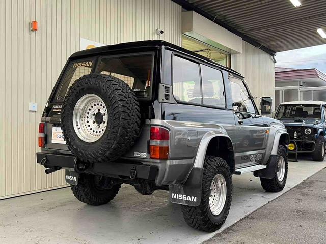 サファリ グランロード　走行６万キロ　ディーゼル　リフトアップ　グリルガード　電動ウインチ　ＧＥＯＬＡＮＤＡＲ　Ｍ／Ｔタイヤ　１５インチアルミホイール　オーバーフェンダー　サイドステップ　ナビ　背面タイヤ　集中ドアロック（33枚目）