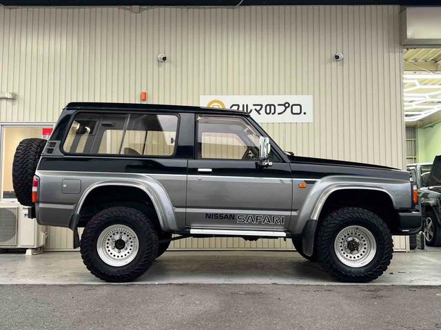 サファリ グランロード　走行６万キロ　ディーゼル　リフトアップ　グリルガード　電動ウインチ　ＧＥＯＬＡＮＤＡＲ　Ｍ／Ｔタイヤ　１５インチアルミホイール　オーバーフェンダー　サイドステップ　ナビ　背面タイヤ　集中ドアロック（34枚目）
