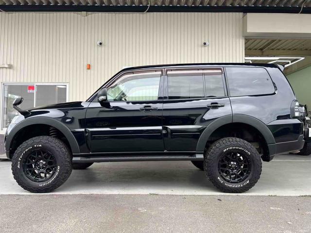 パジェロ ロング　エクシード　４ＷＤ　２インチリフトアップ　ＢＦグッドリッチタイヤ　ＮＩＴＲＯ　ＰＯＷＥＲ１７インチＡＷ　ブラックアウト　インナーブラック　Ｒスポイラー　テールランプカバー　ナビ　Ｂカメラ　ＥＴＣ　クルコン（35枚目）