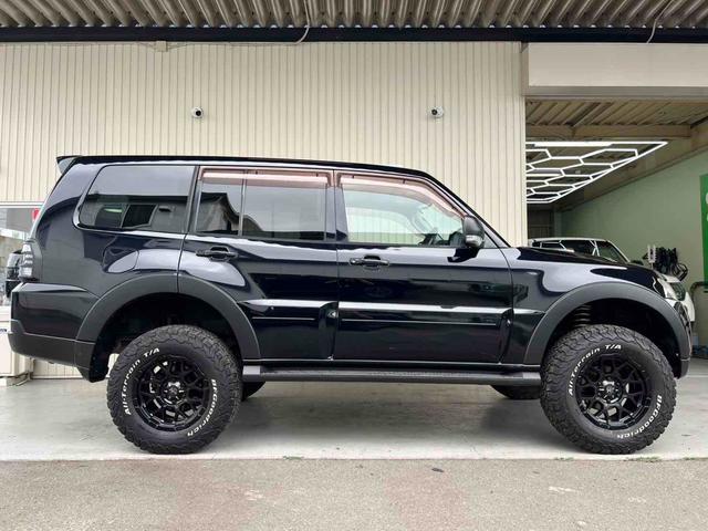 パジェロ ロング　エクシード　４ＷＤ　２インチリフトアップ　ＢＦグッドリッチタイヤ　ＮＩＴＲＯ　ＰＯＷＥＲ１７インチＡＷ　ブラックアウト　インナーブラック　Ｒスポイラー　テールランプカバー　ナビ　Ｂカメラ　ＥＴＣ　クルコン（39枚目）