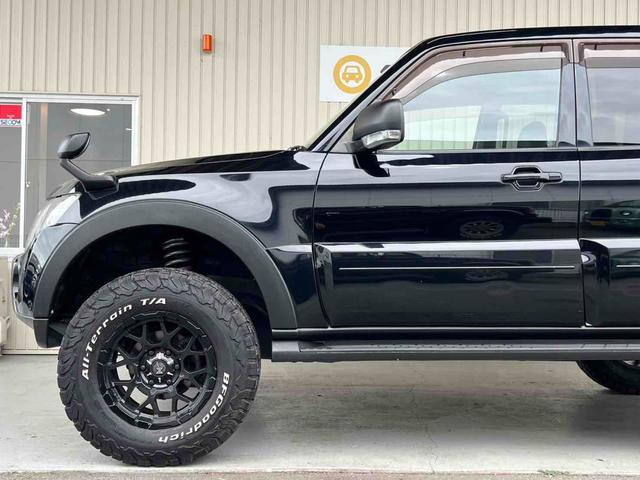 パジェロ ロング　エクシード　４ＷＤ　２インチリフトアップ　ＢＦグッドリッチタイヤ　ＮＩＴＲＯ　ＰＯＷＥＲ１７インチＡＷ　ブラックアウト　インナーブラック　Ｒスポイラー　テールランプカバー　ナビ　Ｂカメラ　ＥＴＣ　クルコン（47枚目）